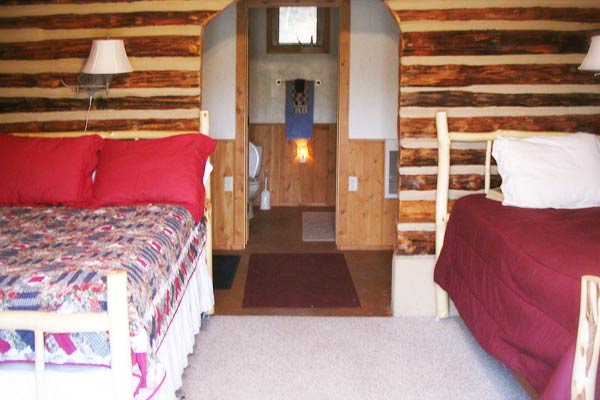 Private 1-Bedroom Cabin Bedroom Photo